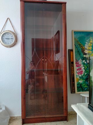 Vitrina antigua de madera