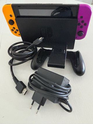 Nintendo Switch - Naranja y Morada
