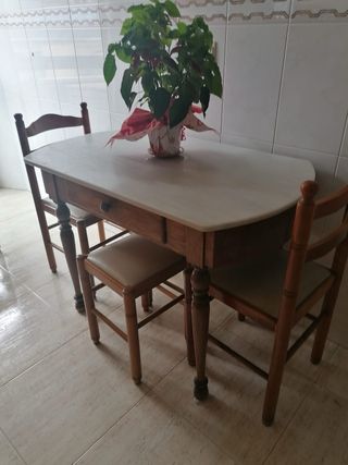 Mesa cocina mármol + 2 sillas + 2 taburetes 
