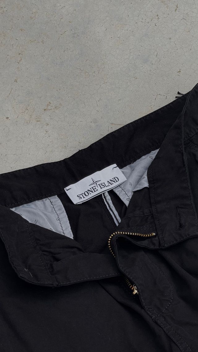 Bermudas negro cargo de Stone Island – Talla 30