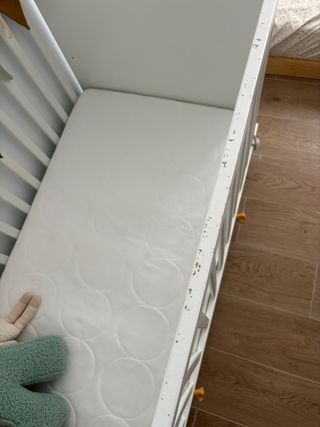 Cuna Ikea Stuva y colchon Jattettrot y ropa de cam