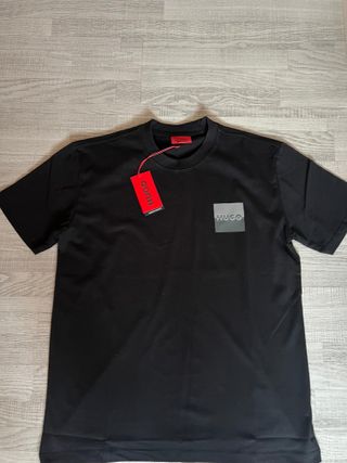 Camiseta Hugo negra
