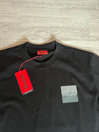 Camiseta Hugo negra