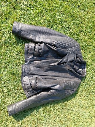 Cazadora cuero negra moto
Talla L