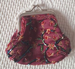 Monedero rojo con brillantes