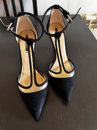 Tacones negros de ante