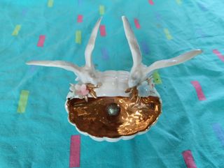 Decoro in porcellana dipinto a mano