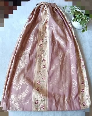 Traje medieval rojo y dorado