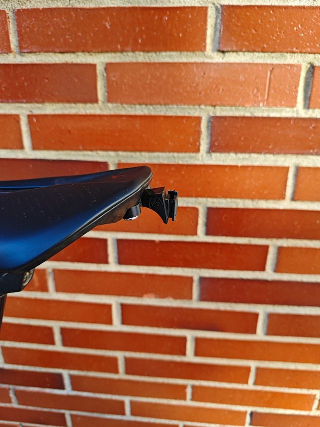 Soporte luz Flare en sillines
specialized