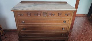 Cómoda antigua de madera y mármol