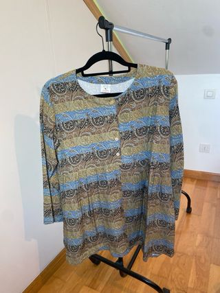 Lote 4 prendas únicas de diseño. 
