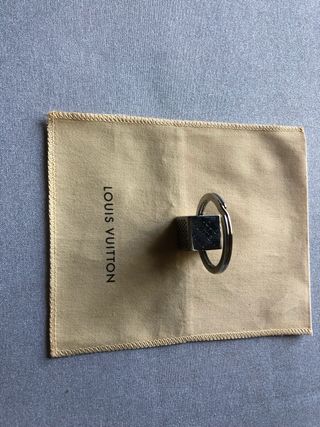 Llavero Louis Vuitton - Anillo Metálico