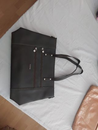 Bolso beige de mano
20€ cada uno negociables 