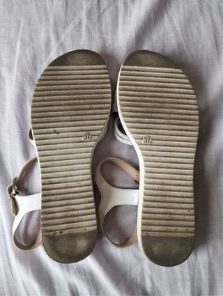 Sandalias Graceland blancas y plateadas