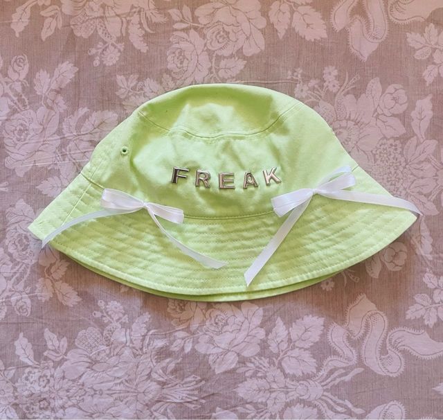 Cappellino verde - Fiocchetti