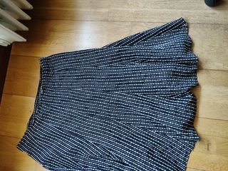 Falda midi negra y blanca