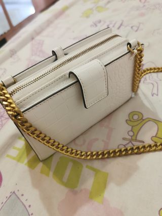 Bolso Guess blanco cadena dorada