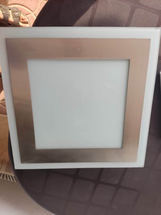 Plafón cuadrado blanco y plata