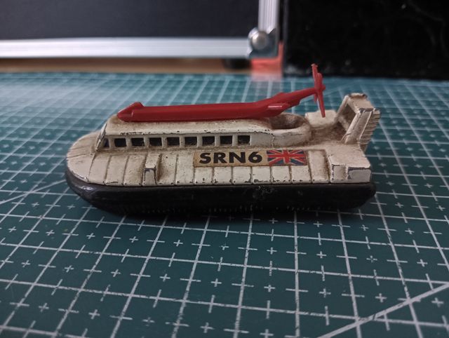 Miniatura hovercraft SRN6