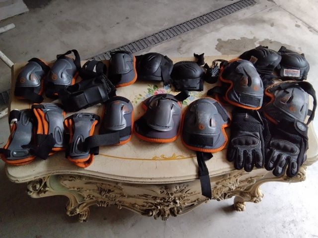 Ginocchiere, gomitiere e guanti bimbo