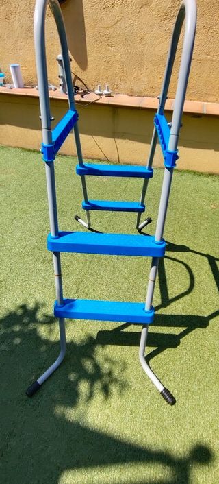 Piscina desmontable azul. M