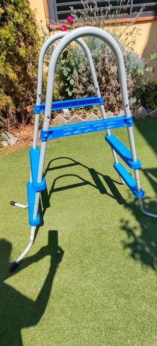 Piscina desmontable azul. M