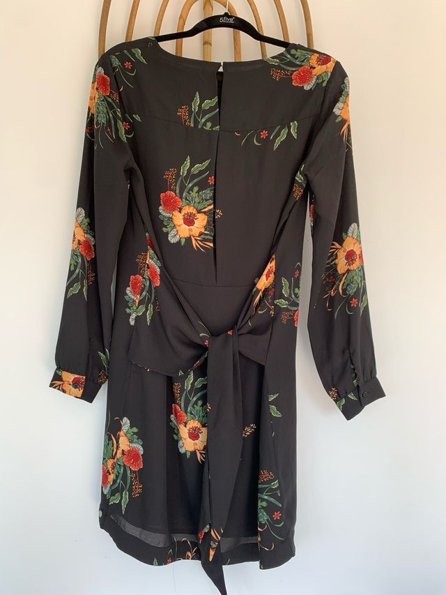 Vestido floral negro