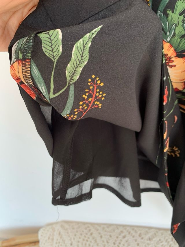 Vestido floral negro