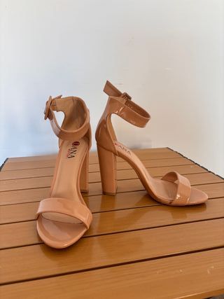 Sandalias Dana beige tacón - ¡Como nuevas!