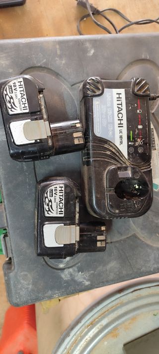 2 Baterías + Cargador Hitachi 18V
