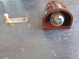 Lamparita para interior de vehículo clásico.