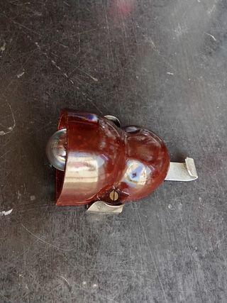 Lamparita para interior de vehículo clásico.