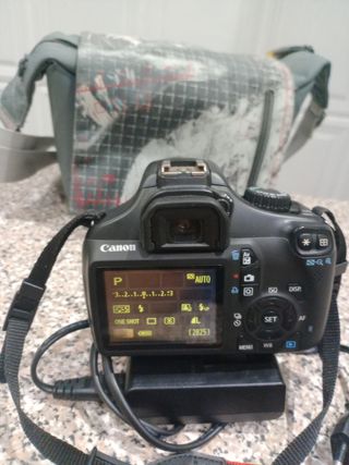 Cámara Canon EOS + objetivo Tamron 18-200mm