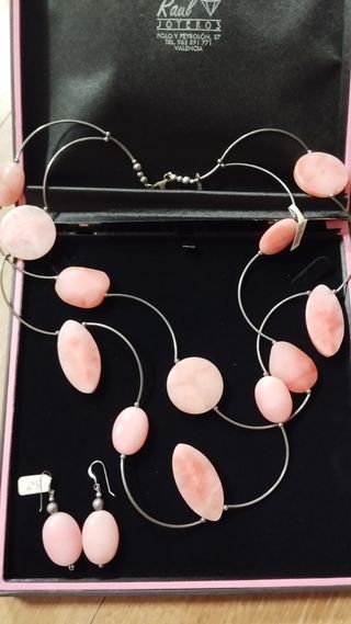 Collar y pendientes en plata y piedra rosa