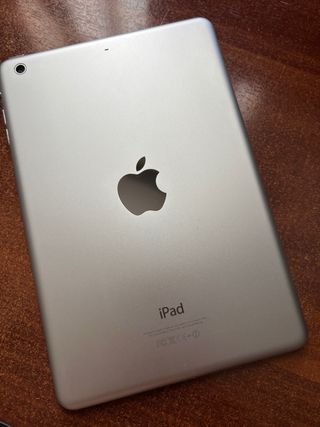 iPad mini 2 - 16GB - Modelo A1489. Con funda.