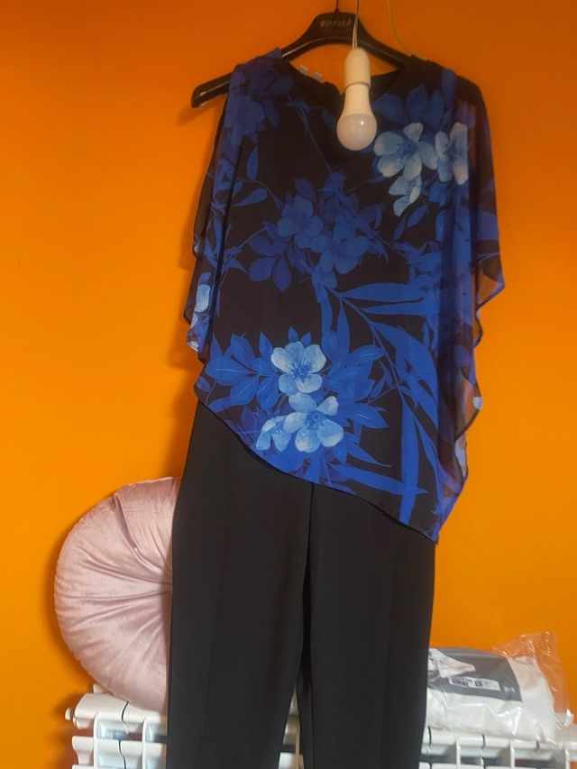 Tuta elegante blu e nera