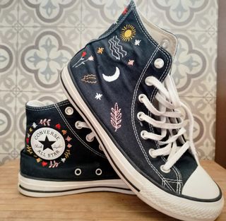 Converse negras bordadas