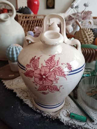Botijo antiguo de barro en blanco grande 10€