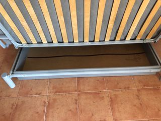 Sofá cama gris 148x205 cm con su arcón.