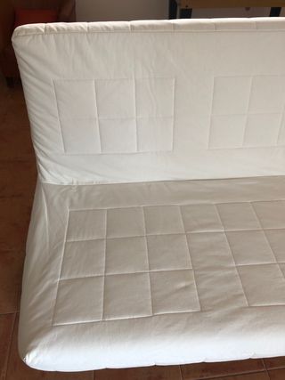 Sofá cama gris 148x205 cm con su arcón.