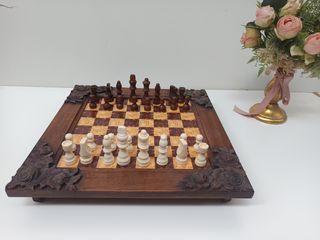 Scacchiera in legno intagliato... Mi 39X39