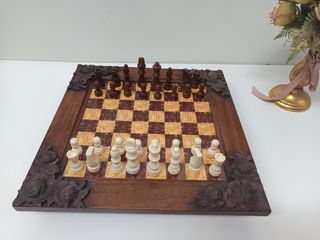 Scacchiera in legno intagliato... Mi 39X39