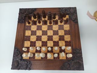 Scacchiera in legno intagliato... Mi 39X39