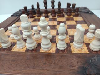 Scacchiera in legno intagliato... Mi 39X39