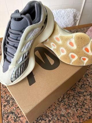 Adidas Yeezy 700 - Zapatillas Beige/Gris