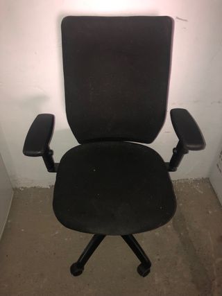 Silla oficina giratoria negra