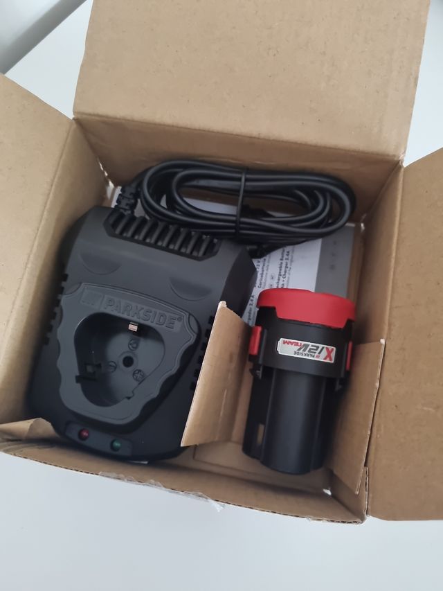 Batería y Cargador Parkside 12V 2Ah