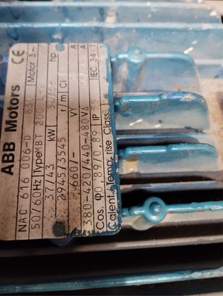 Bomba centrífuga industrial con motor