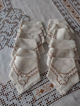 Mantel bordado lino blanco y marrón