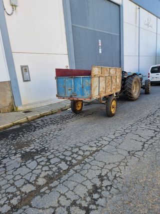 Remolque agrícola antiguo